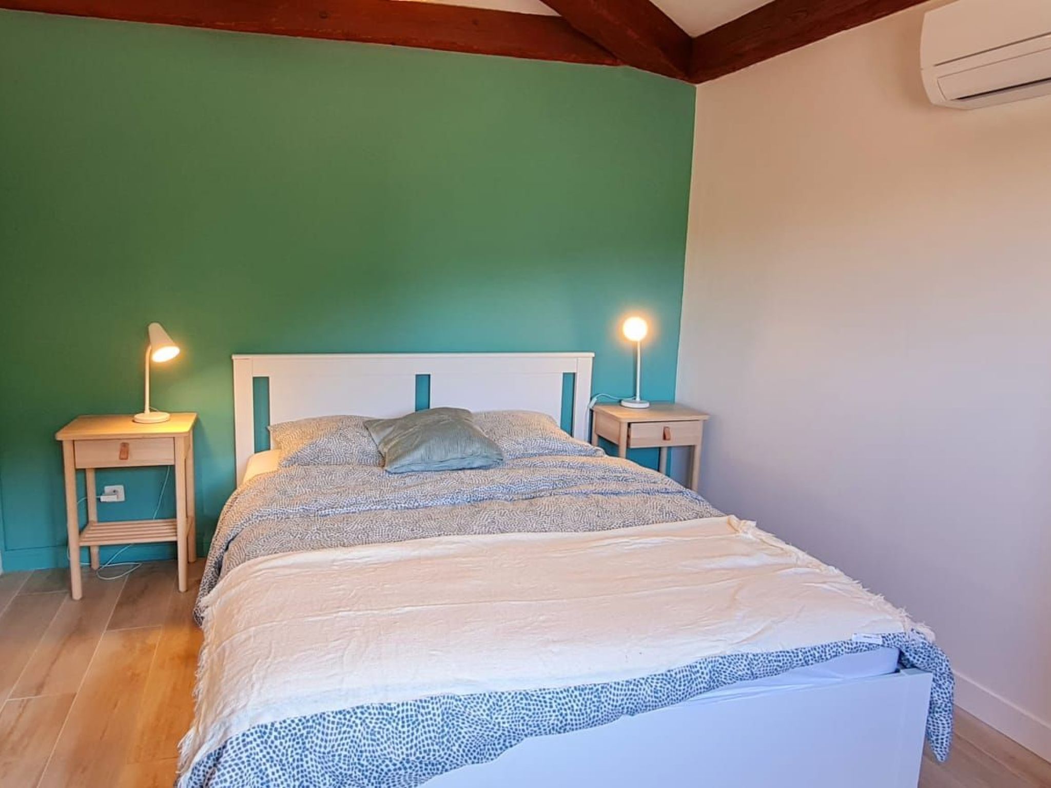 Photo of im Herzen eines Weinguts, Terrasse und Balkon mit Bergblick, Schwimmbad