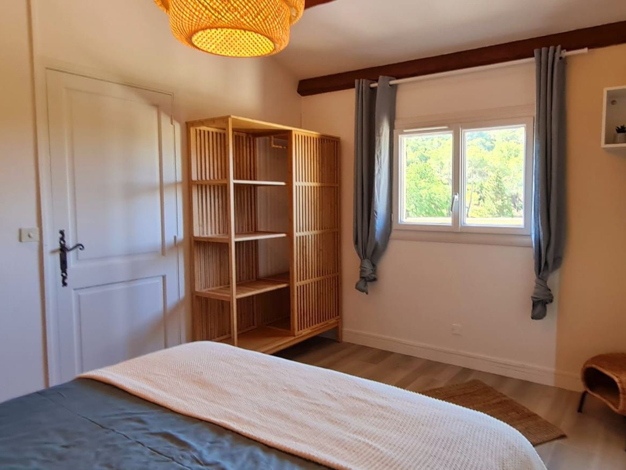 Photo of im Herzen eines Weinguts, Terrasse und Balkon mit Bergblick, Schwimmbad