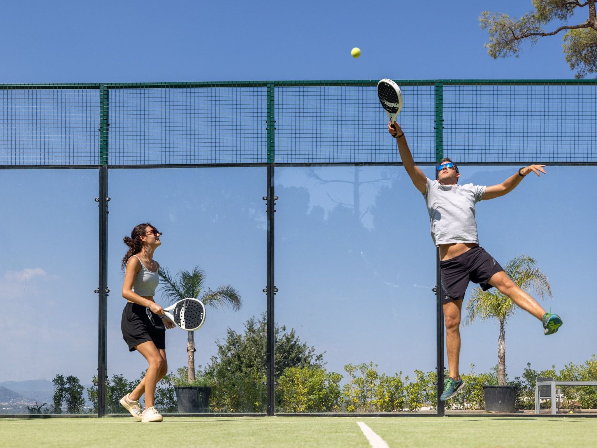 Photo of im Herzen eines Weinguts, Terrasse und Balkon mit Bergblick, Schwimmbad
