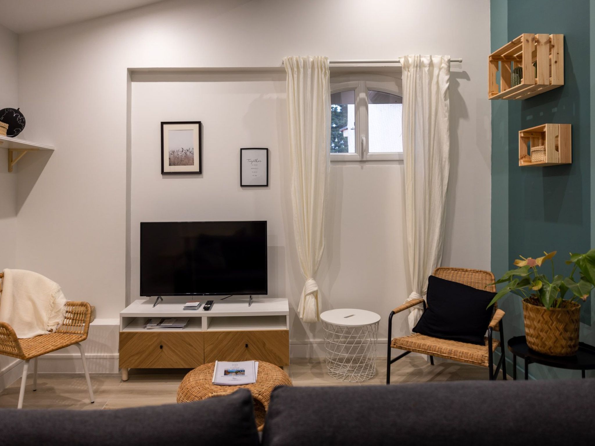 Photo of im Herzen eines provenzalischen Weinguts, Terrasse mit Meerblick, Pool