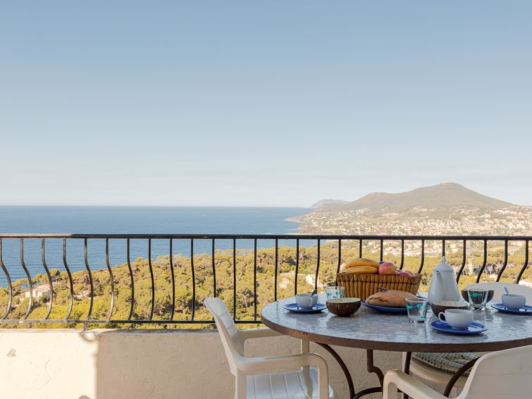 4-persoons appartement met zeezicht in Carqueiranne in Carqueiranne