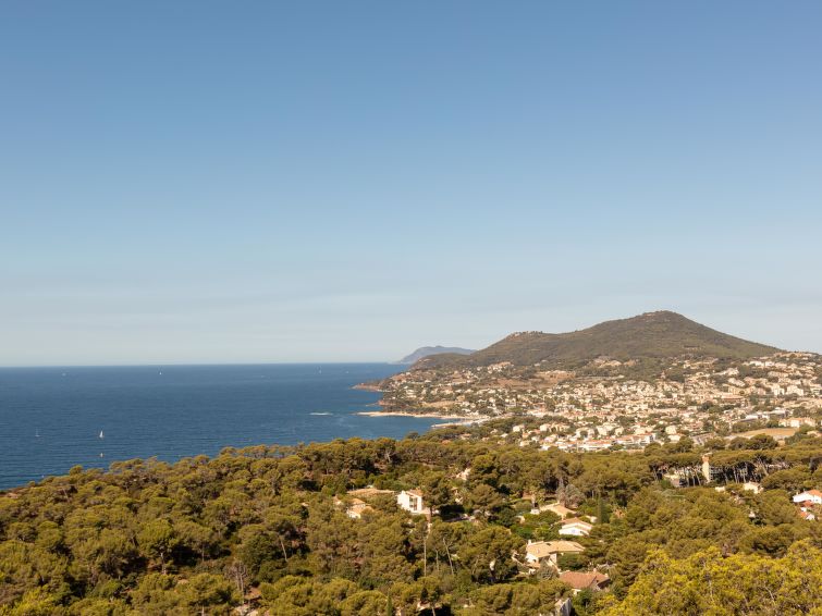 Search and Stay destination Carqueiranne, Provence-Alpes-Côte d'Azur - France from AU$ 211. Chantelyre