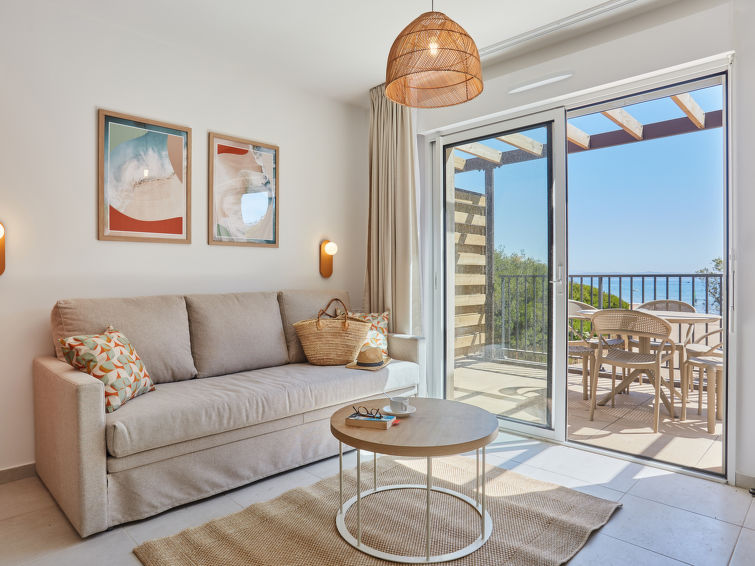 8-persoons appartement met verwarmd zwembad in Hyères in Hyères