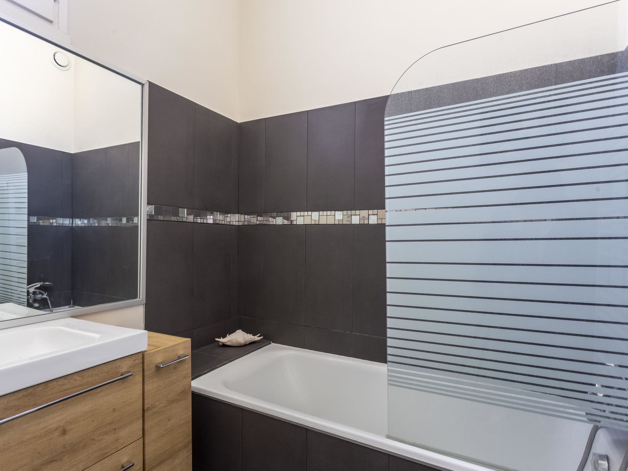 Verfijnd vakantieappartement met zeezicht en tuin nabij Hyères - foto 32