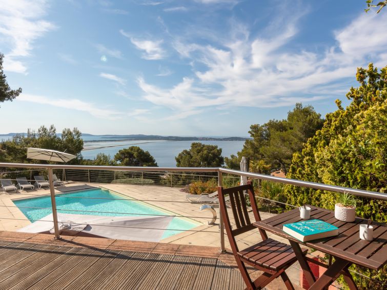 Search and Stay destination Hyères, Provence-Alpes-Côte d'Azur - France from AU$ 357. Mont des Oiseaux