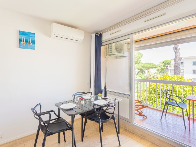 Search and Stay destination Hyères, Provence-Alpes-Côte d'Azur - France from AU$ 161. Le Zodiaque II