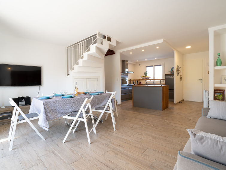 Search and Stay destination Hyères, Provence-Alpes-Côte d'Azur - France from AU$ 243. Pescadou