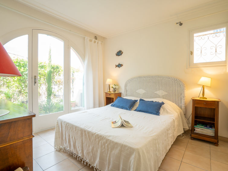 Search and Stay destination Hyères, Provence-Alpes-Côte d'Azur - France from AU$ 299. Les Cyprès