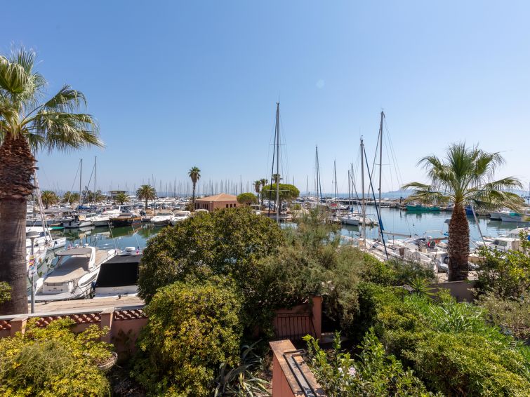 Search and Stay destination Hyères, Provence-Alpes-Côte d'Azur - France from AU$ 603. Cantegril
