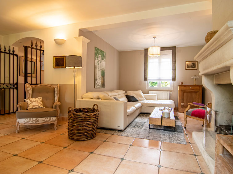 Search and Stay destination Tourves, Provence-Alpes-Côte d'Azur - France from AU$ 426. La Bastide