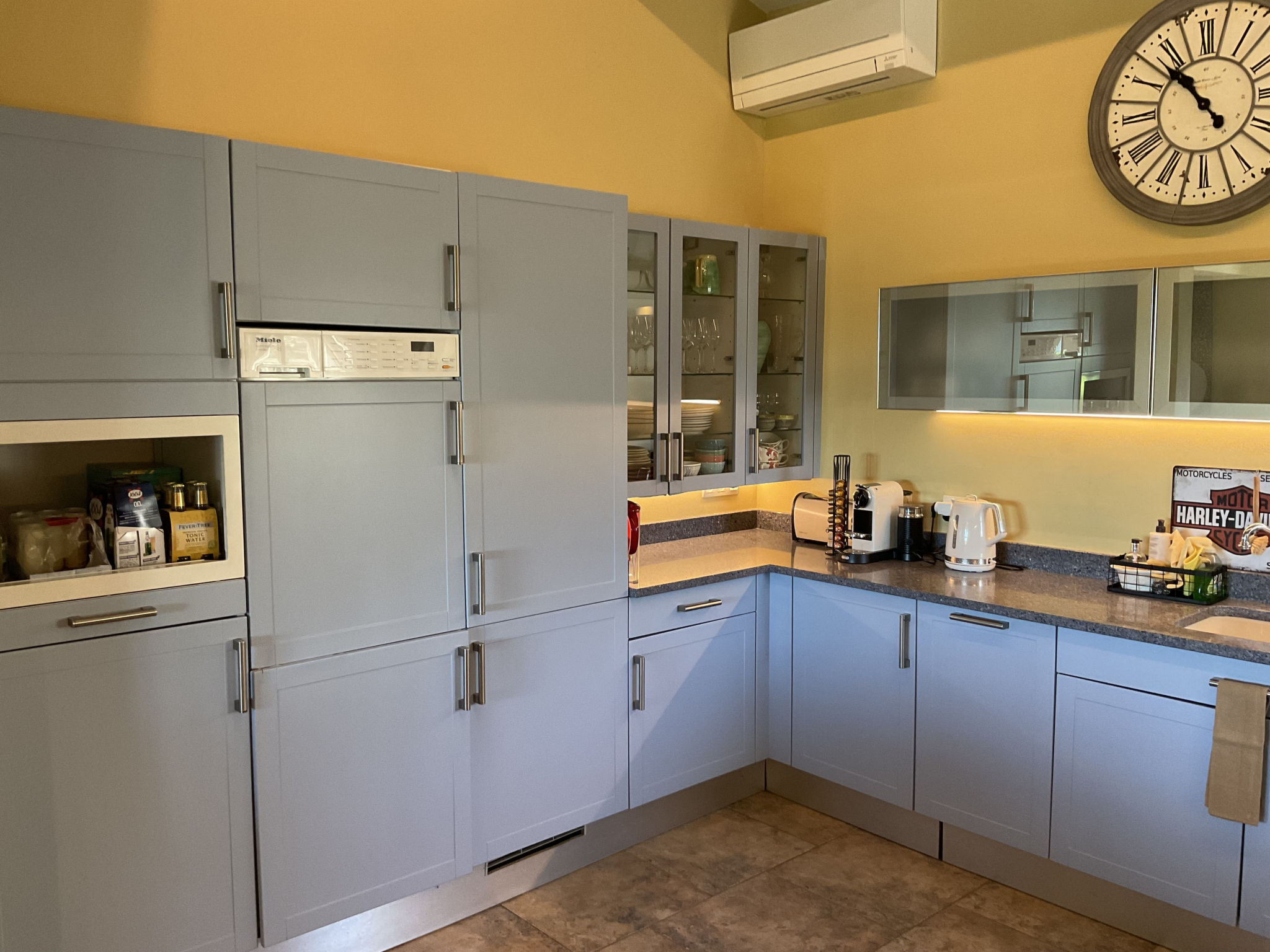 Maison Arts & Flores – Cuisine et coin repas, photo 9 sur 51