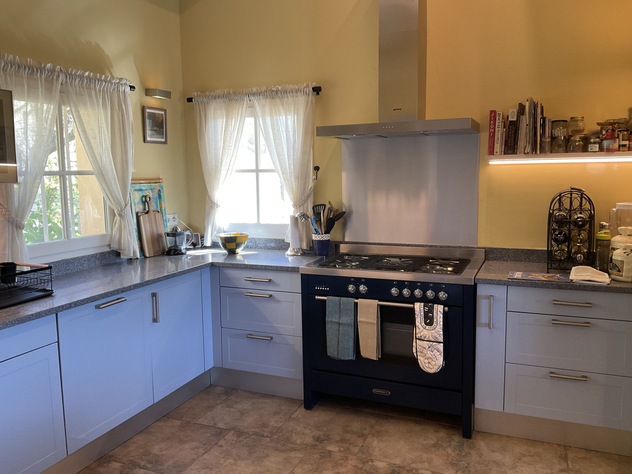 Maison Arts & Flores – Cuisine et coin repas, photo 10 sur 51
