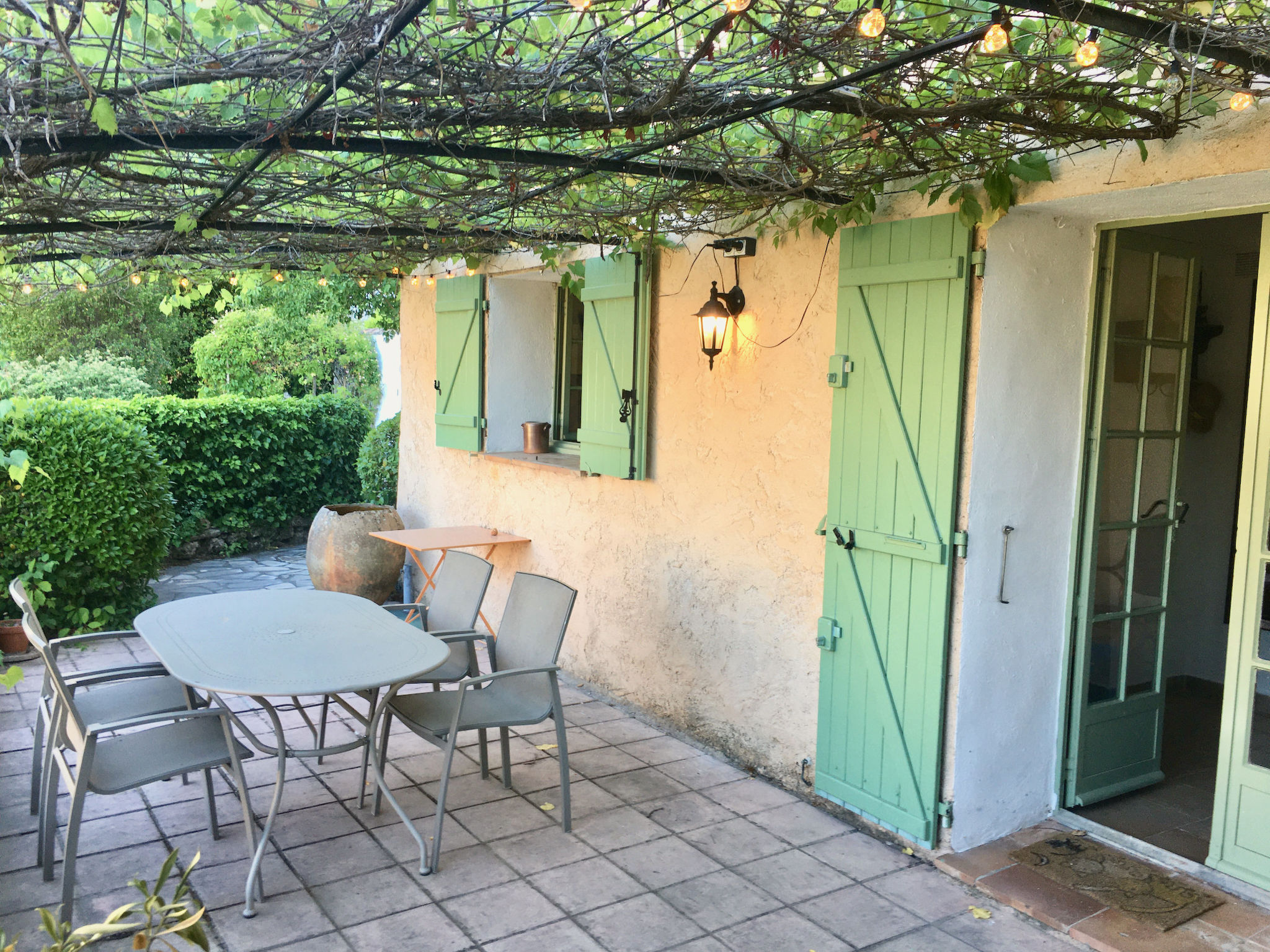 MAISON PERCHEE - Buiten