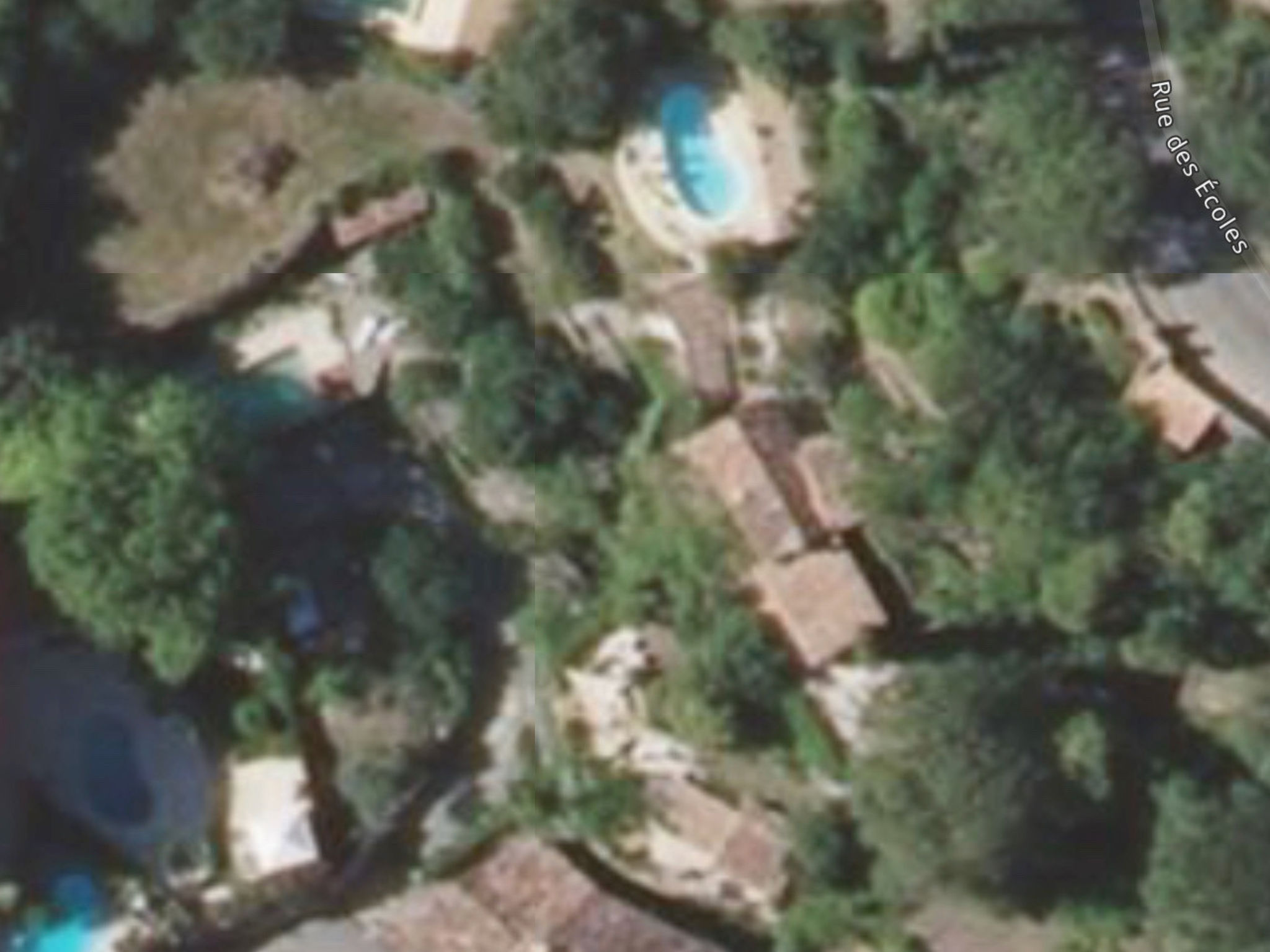 MAISON PERCHEE - Buiten