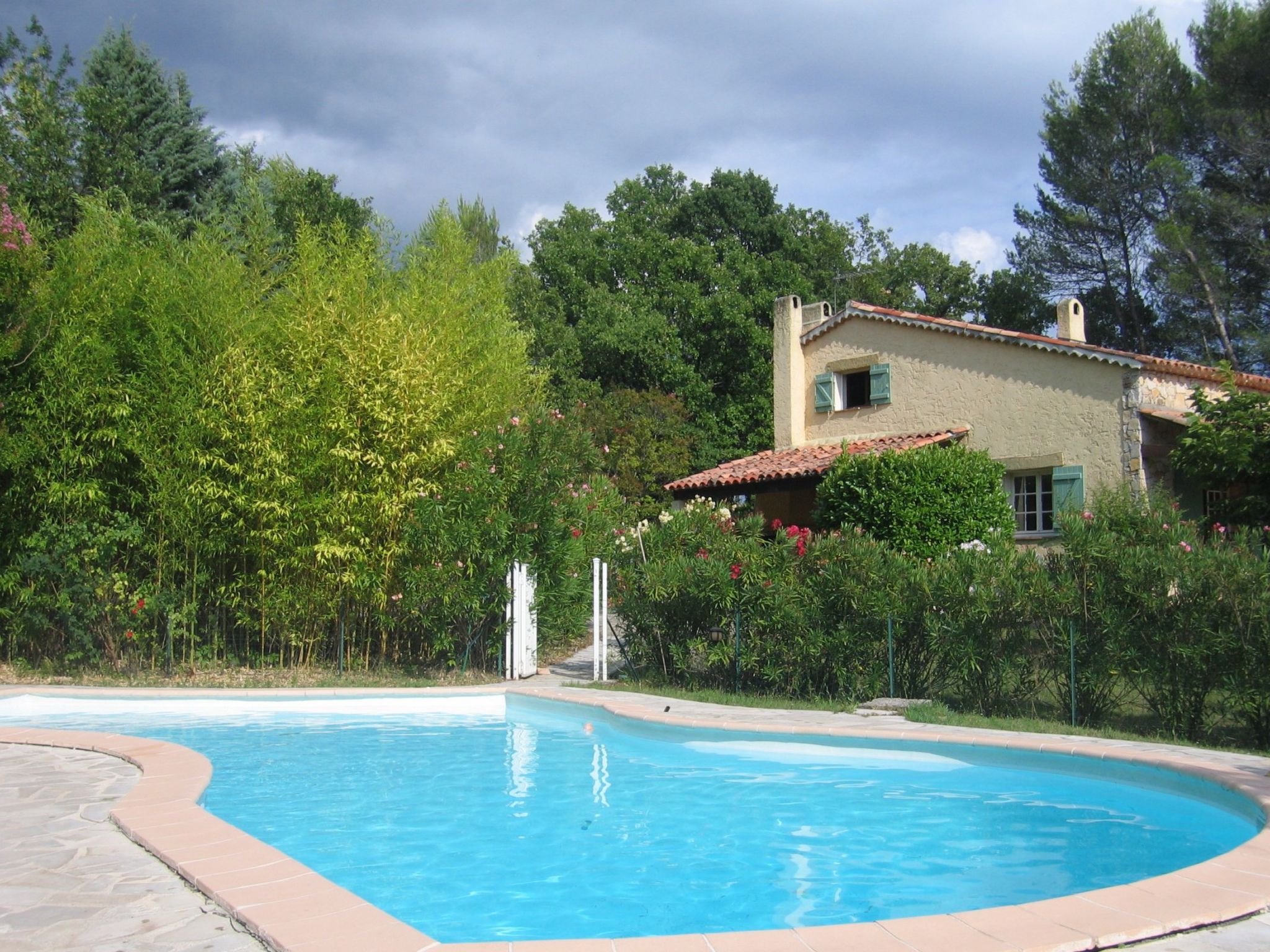 CLOS DES CHENES - Buiten