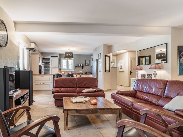 Search and Stay destination Carcès, Provence-Alpes-Côte d'Azur - France from AU$ 377. Villa Liliarty
