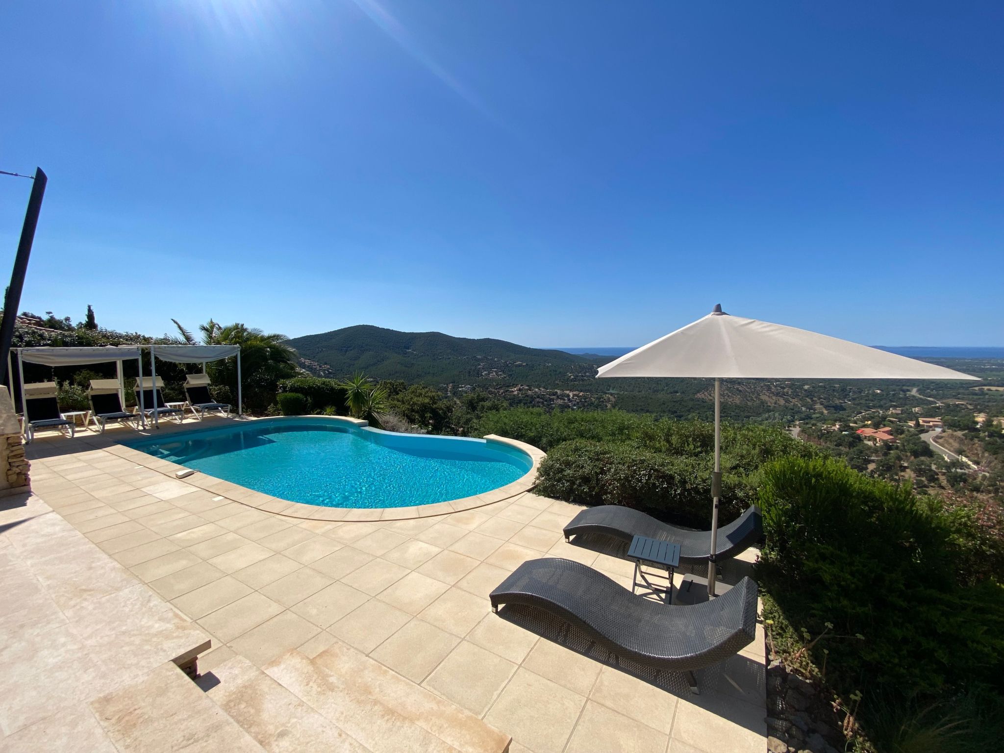 Ferienvilla mit Pool Infinity-Binnen