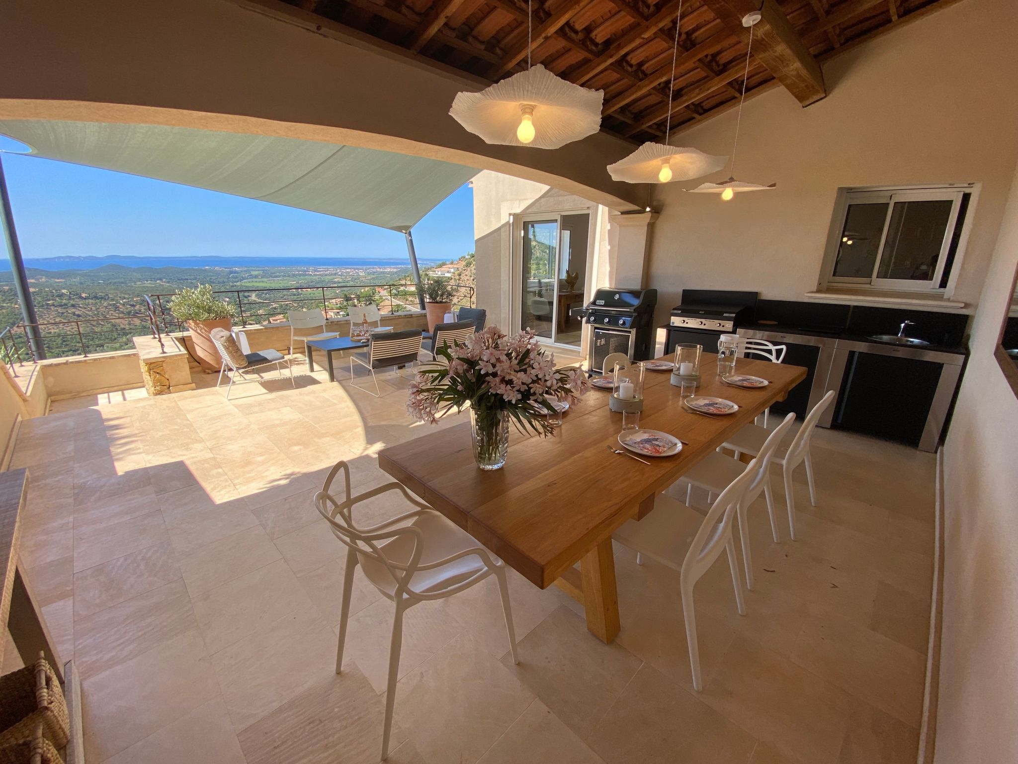 Ferienvilla mit Pool Infinity-Binnen