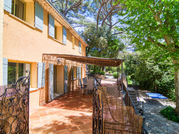 Search and Stay destination Besse-sur-Issole, Provence-Alpes-Côte d'Azur - France from AU$ 231. Le Bastidon