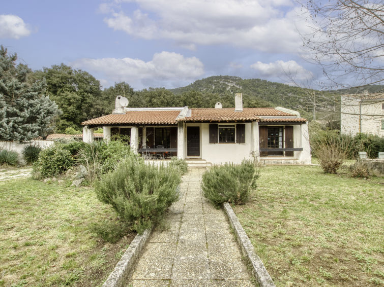 Search and Stay destination Signes, Provence-Alpes-Côte d'Azur - France from AU$ 124. Le Hameau des Launes