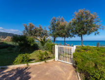 Direct aan het strand van Le Lavandou: appartement voor 4 personen - thumbnail 5