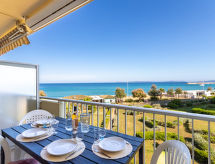 Direct aan het strand van Le Lavandou: appartement voor 4 personen - thumbnail 1