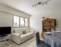 Studio aan zee in Le Lavandou – strand op 20 meter - thumbnail 6