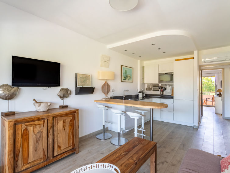 Search and Stay destination Le Lavandou, Provence-Alpes-Côte d'Azur - France from AU$ 214. Les Palmiers