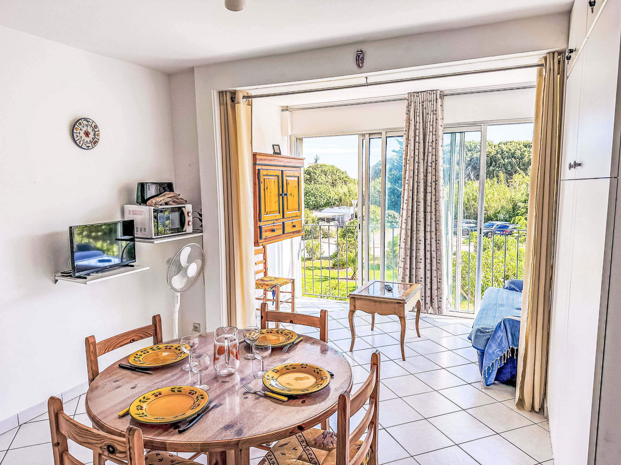 Photo of Les Roses Lauriers