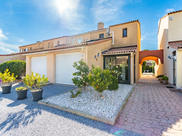 Op 1,2 km van zee: Zonnig vakantiehuis Le Puit Michel in Le Lavandou in Le Lavandou