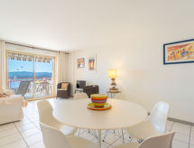 Zonnig appartement in Le Lavandou met zwembad, op 800 meter van het strand - thumbnail 4