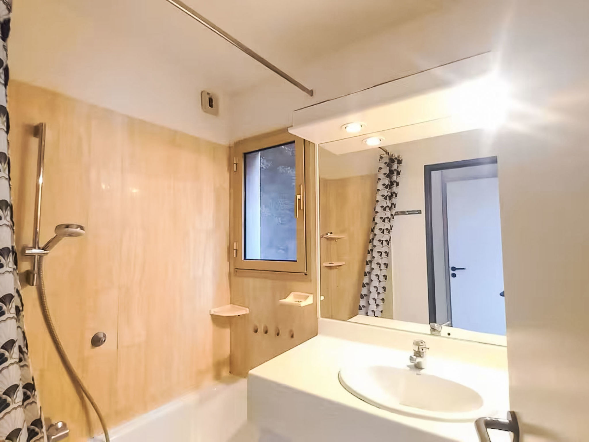 Photo of Les Mandariniers