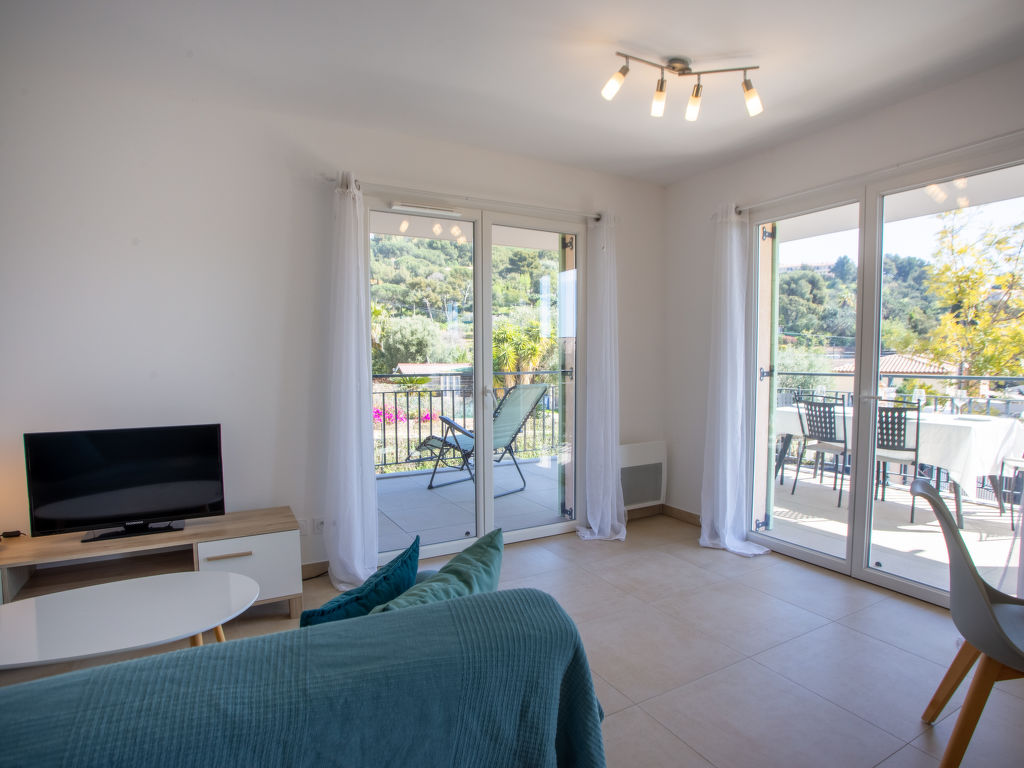 Le Clos Jardin — Living Room
