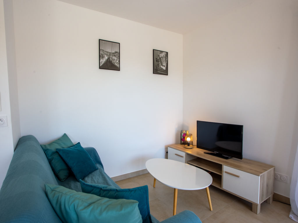 Le Clos Jardin — Living Room