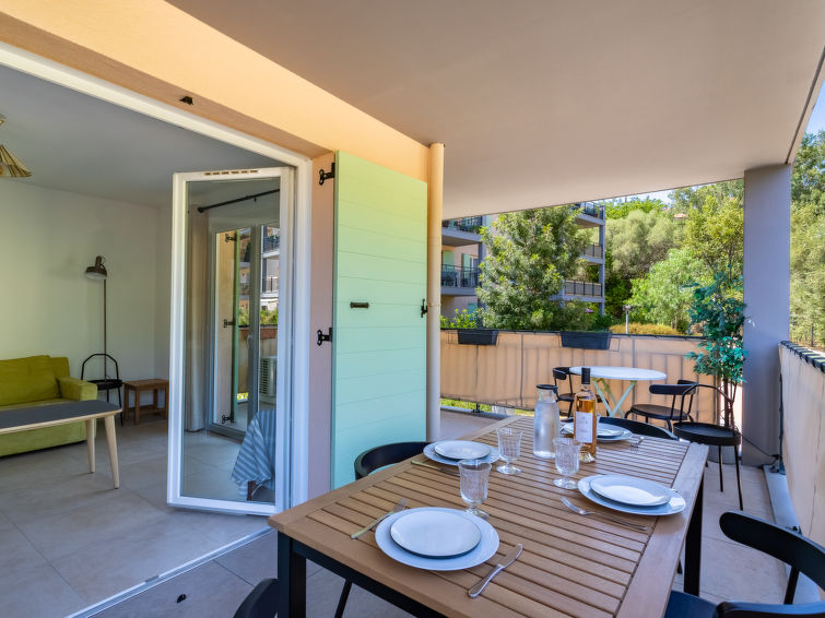 Search and Stay destination Bormes-les-Mimosas, Provence-Alpes-Côte d'Azur - France from AU$ 240. Le Clos Jardin