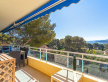 Zonnig vakantiehuis met zwembad op 850m van strand in Bormes-les-Mimosas - thumbnail 1