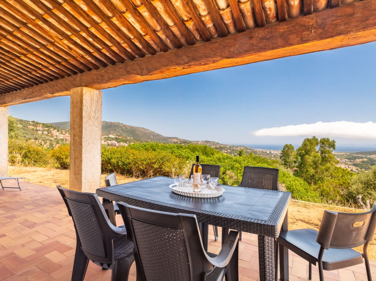 Search and Stay destination Bormes-les-Mimosas, Provence-Alpes-Côte d'Azur - France from AU$ 384. Mont des Roses
