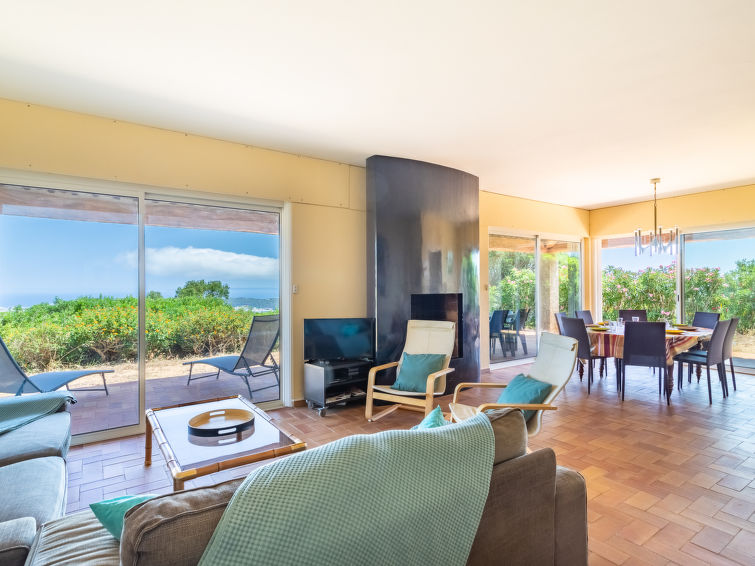 Search and Stay destination Bormes-les-Mimosas, Provence-Alpes-Côte d'Azur - France from AU$ 384. Mont des Roses