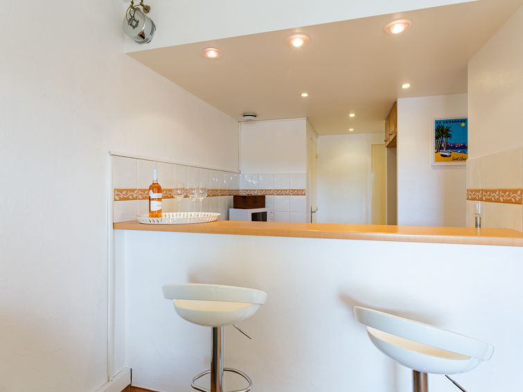 Search and Stay destination Bormes-les-Mimosas, France from AU$ 153. le Port de Bormes