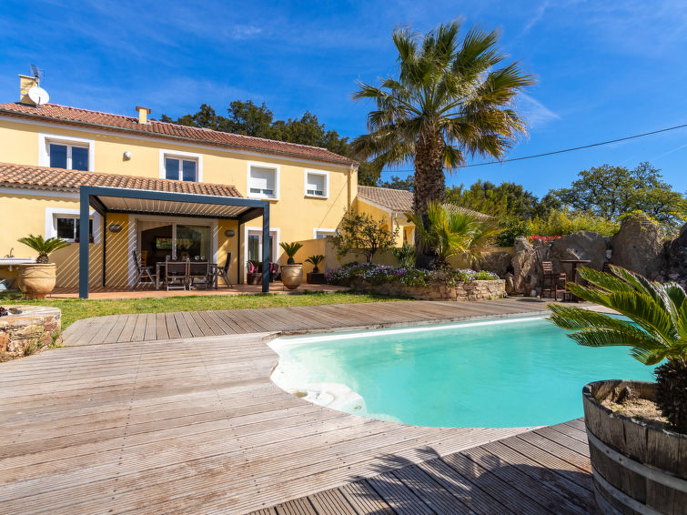 Search and Stay destination Bormes-les-Mimosas, Provence-Alpes-Côte d'Azur - France from AU$ 583. Maison Boutons d'Or