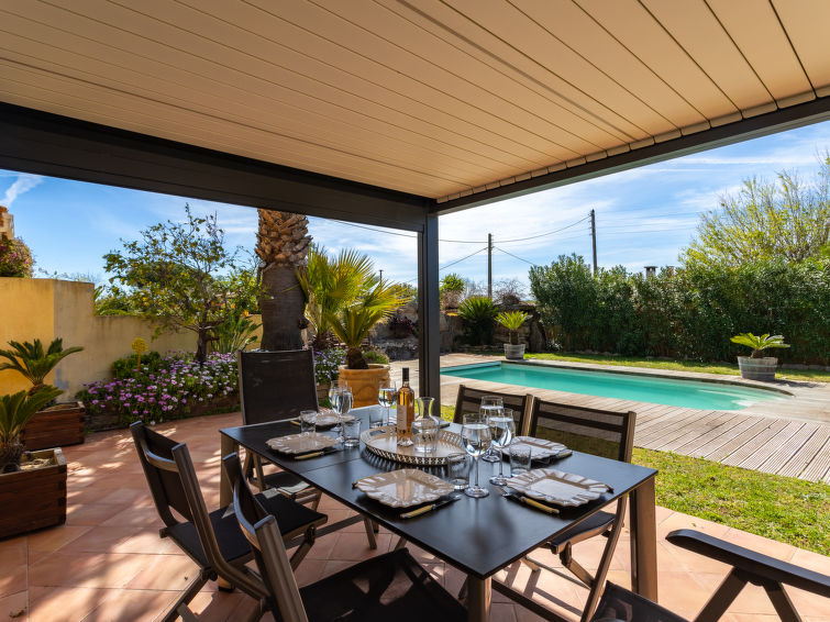 Search and Stay destination Bormes-les-Mimosas, Provence-Alpes-Côte d'Azur - France from AU$ 583. Maison Boutons d'Or