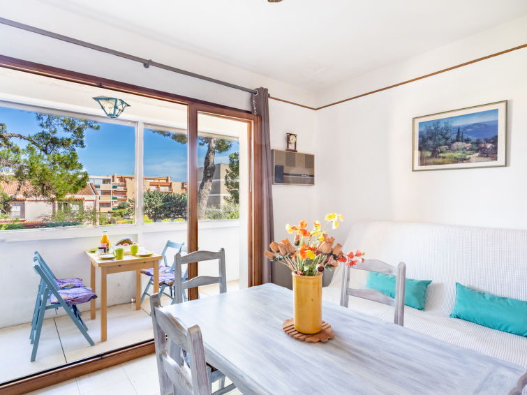 Search and Stay destination Bormes-les-Mimosas, Provence-Alpes-Côte d'Azur - France from AU$ 147. Mer et Soleil I