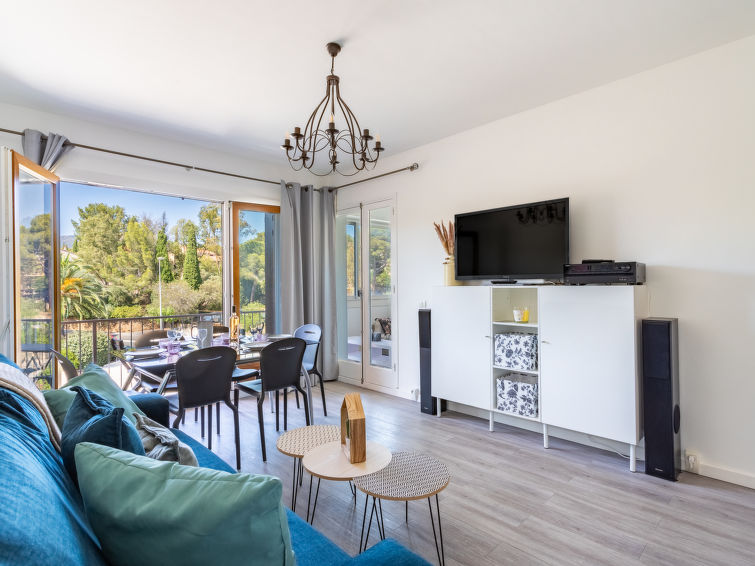 Search and Stay destination Bormes-les-Mimosas, Provence-Alpes-Côte d'Azur - France from AU$ 267. Mer et Soleil I