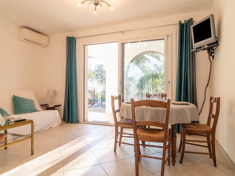 Search and Stay destination Rayol-Canadel-sur-Mer, Provence-Alpes-Côte d'Azur - France from AU$ 260. Hibiscus