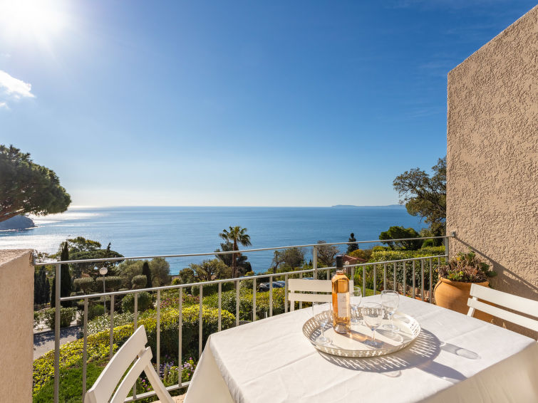 Search and Stay destination Rayol-Canadel-sur-Mer, Provence-Alpes-Côte d'Azur - France from AU$ 205. Le Paradou