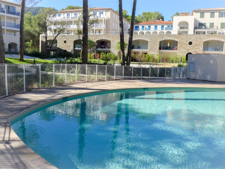 Op 700 m van zee: modern appartement in Cavalaire in Cavalaire
