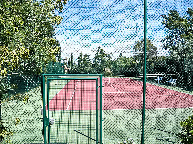 Search and Stay destination Cavalaire-sur-Mer, Provence-Alpes-Côte d'Azur - France from AU$ 202. Bonporteau