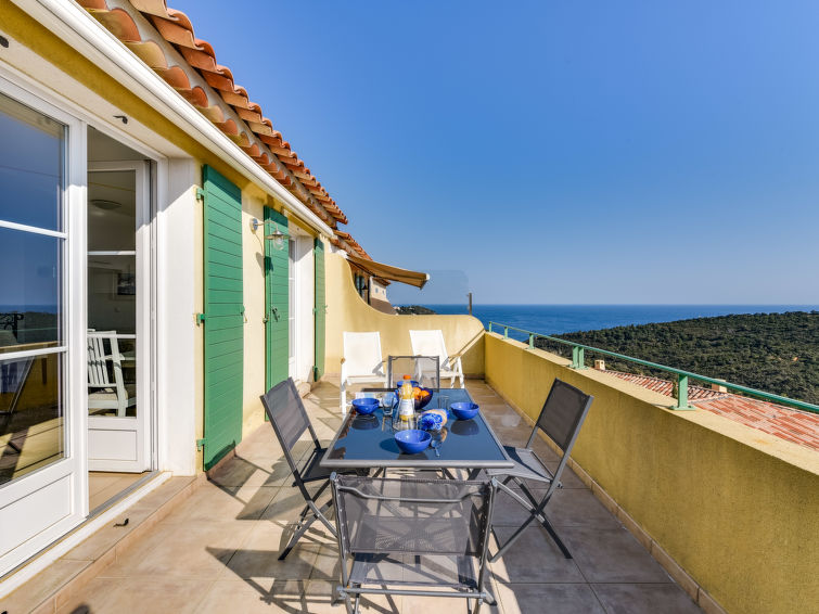 Search and Stay destination Cavalaire-sur-Mer, Provence-Alpes-Côte d'Azur - France from AU$ 315. Le Belvédère