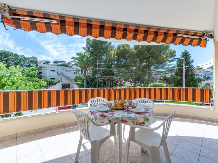 Search and Stay destination Cavalaire-sur-Mer, Provence-Alpes-Côte d'Azur - France from AU$ 221. Porto di Mar