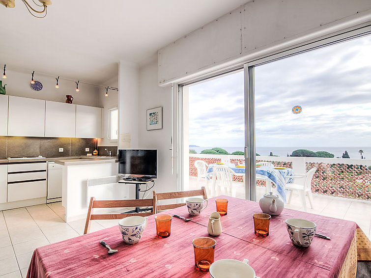 Search and Stay destination Cavalaire-sur-Mer, Provence-Alpes-Côte d'Azur - France from AU$ 192. Riva Bella